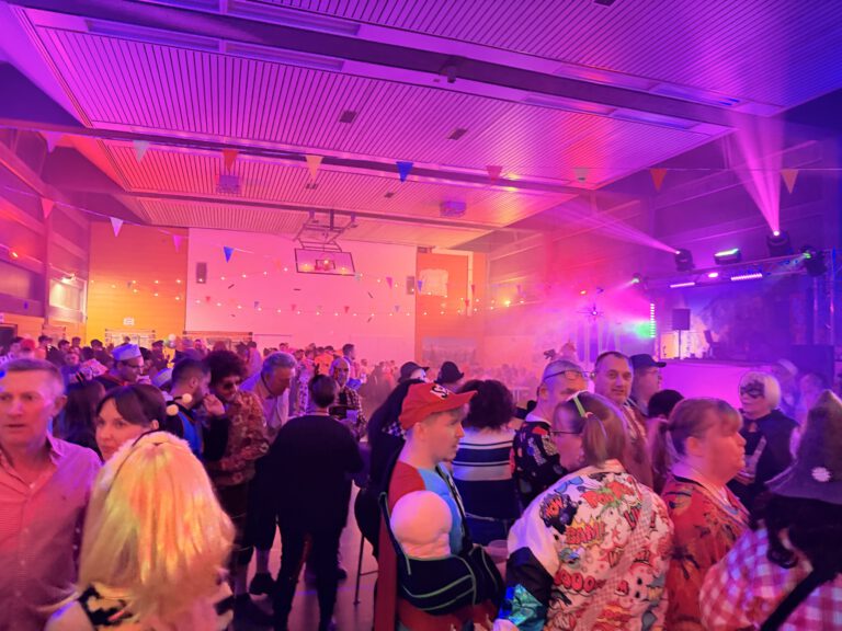 Ausverkaufte Hütte: Das war die Hüttengaudi 2026!